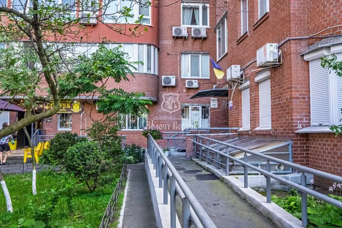 Фото Selling a 3-room apartment, 117.5 sq.m., Anny Akhmatovoi Street 13д Kyiv, price: 189000 USD, code 6355