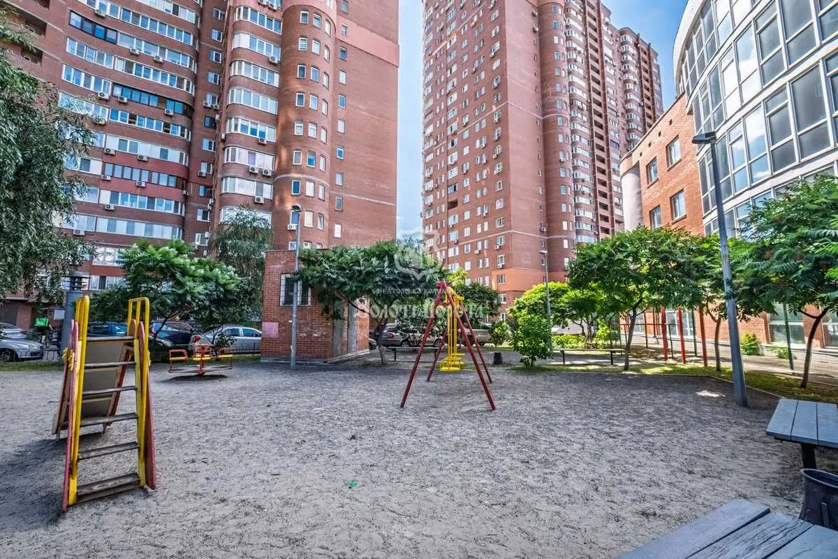 Фото Selling a 3-room apartment, 117.5 sq.m., Anny Akhmatovoi Street 13д Kyiv, price: 189000 USD, code 6355