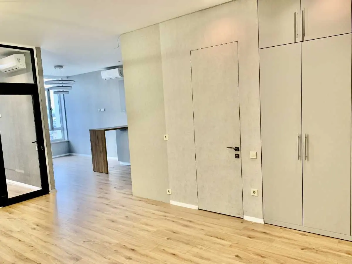 Фото Rent an office, Zhylianska Street 68 Kyiv for long-term rent, price: 25000 UAH, code 6395