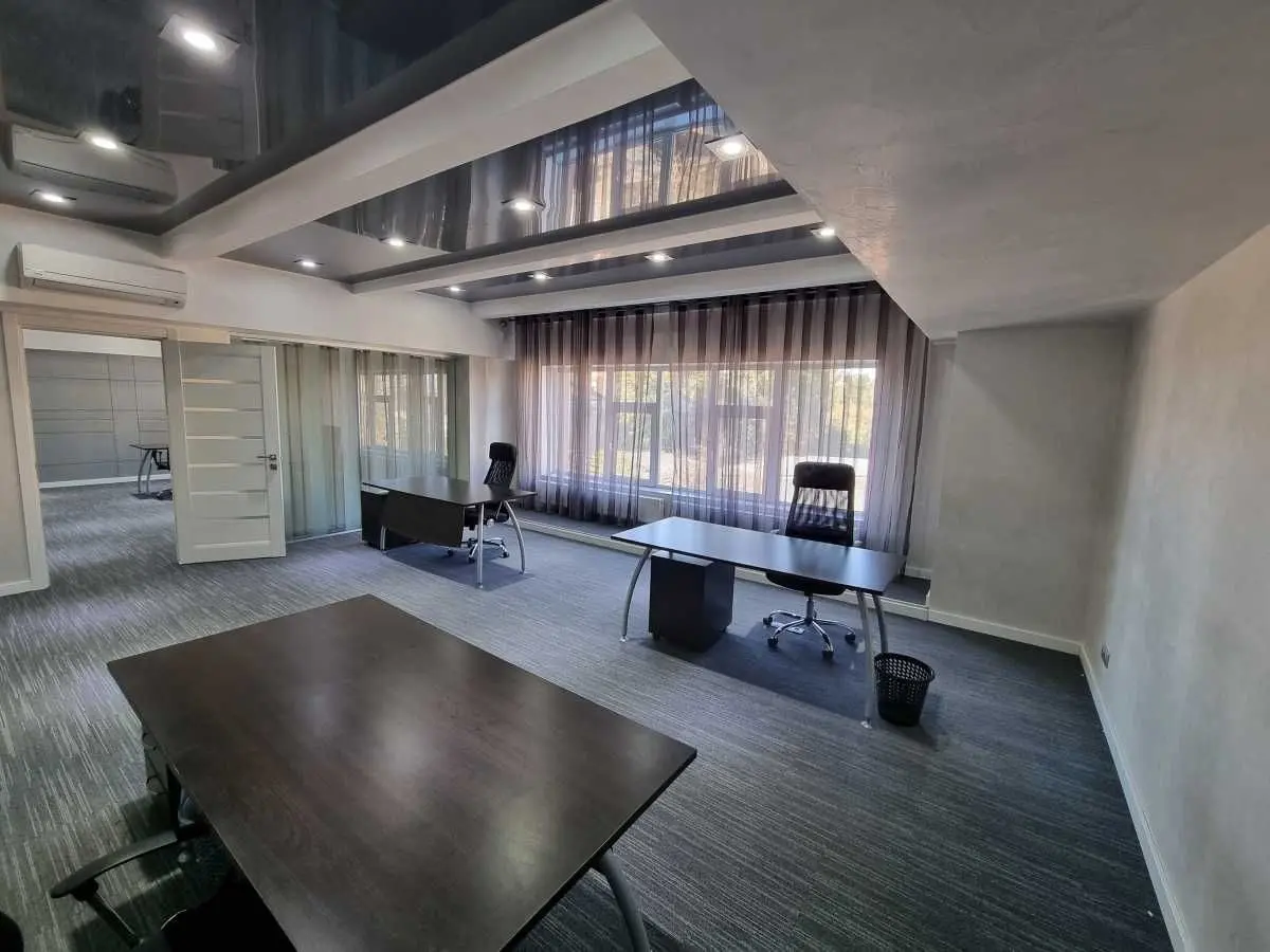 Фото Selling an office, 109 sq.m., Yaroslavska Street 56 Kyiv, price: 240000 USD, code 6436
