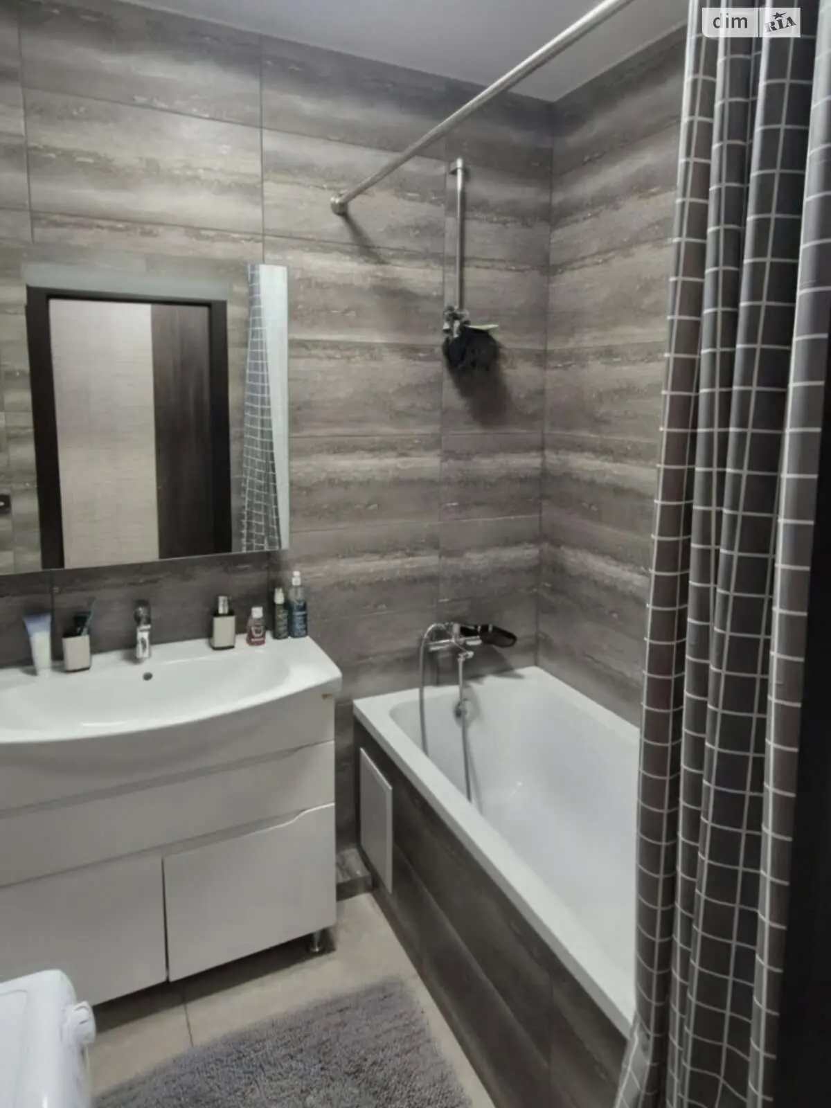 Фото Selling a 2-room apartment, 71.3 sq.m., Sobornosti avenue 17 к.2 Kyiv, price: 150000 $, code 6481