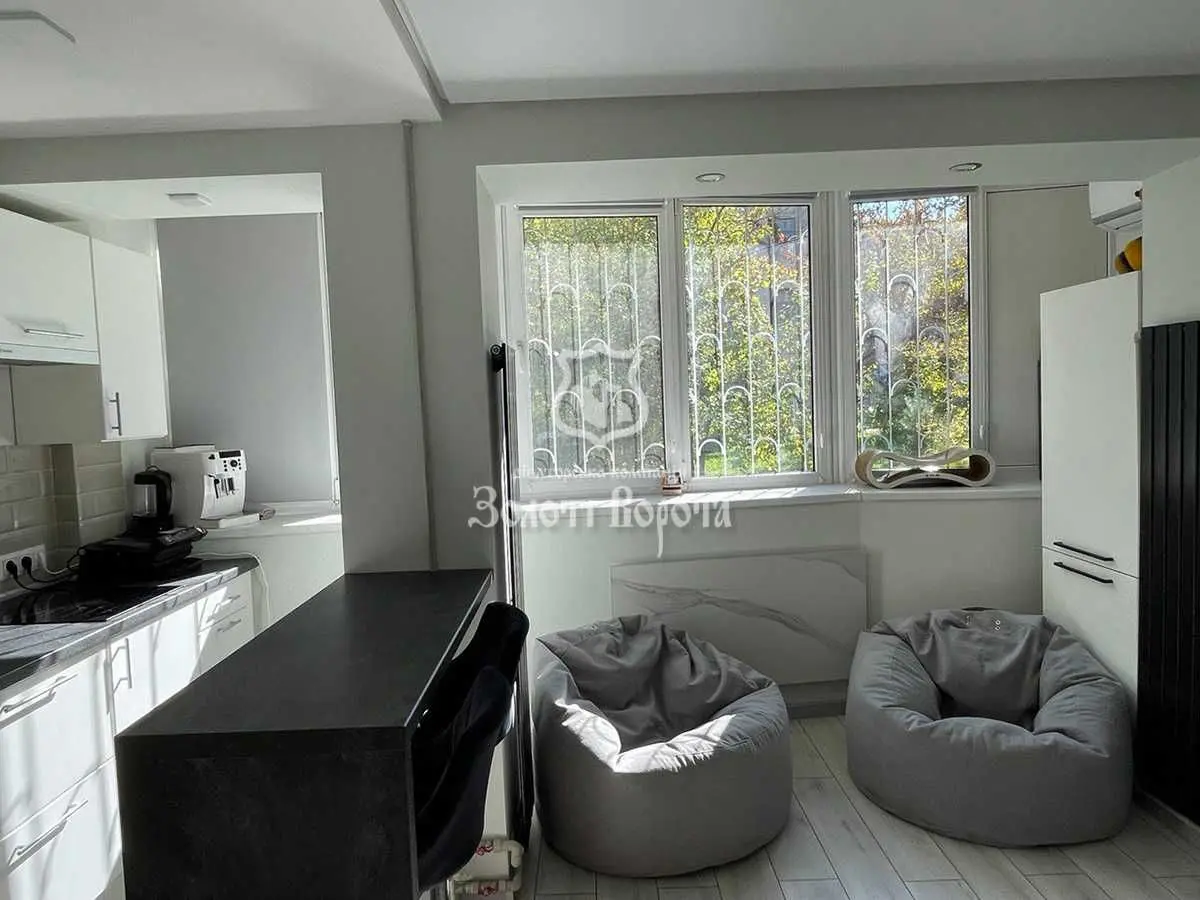 Фото Selling a 1-room apartment, 26 sq.m., Kyrylivska Street (Frunze Street) 89 Kyiv, price: 48000 USD, code 6501