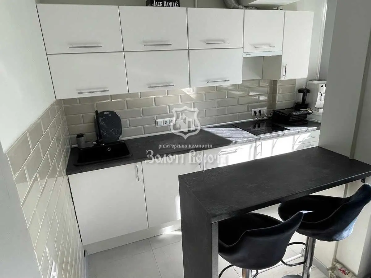 Фото Selling a 1-room apartment, 26 sq.m., Kyrylivska Street (Frunze Street) 89 Kyiv, price: 48000 USD, code 6501