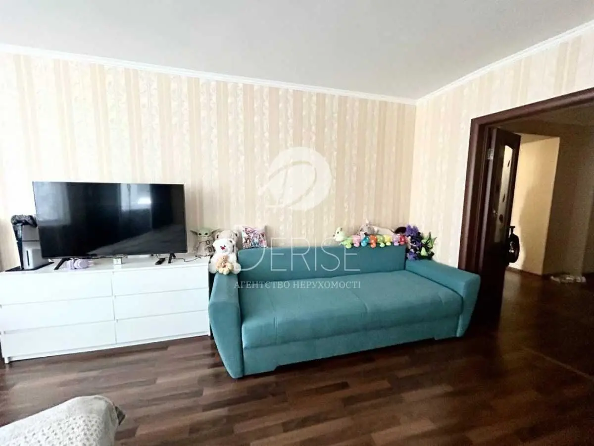 Фото Продаю 1 кімнатну квартиру, 50 кв. м, Срібнокільська вул. 20 Київ, ціна: 75000 USD, код 6525