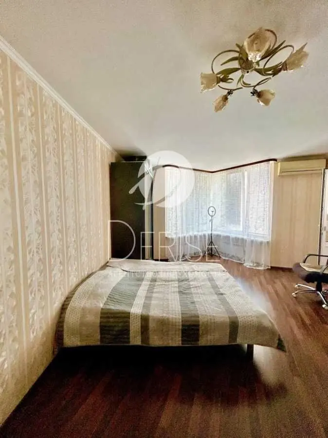 Фото Продаю 1 кімнатну квартиру, 50 кв. м, Срібнокільська вул. 20 Київ, ціна: 75000 USD, код 6525