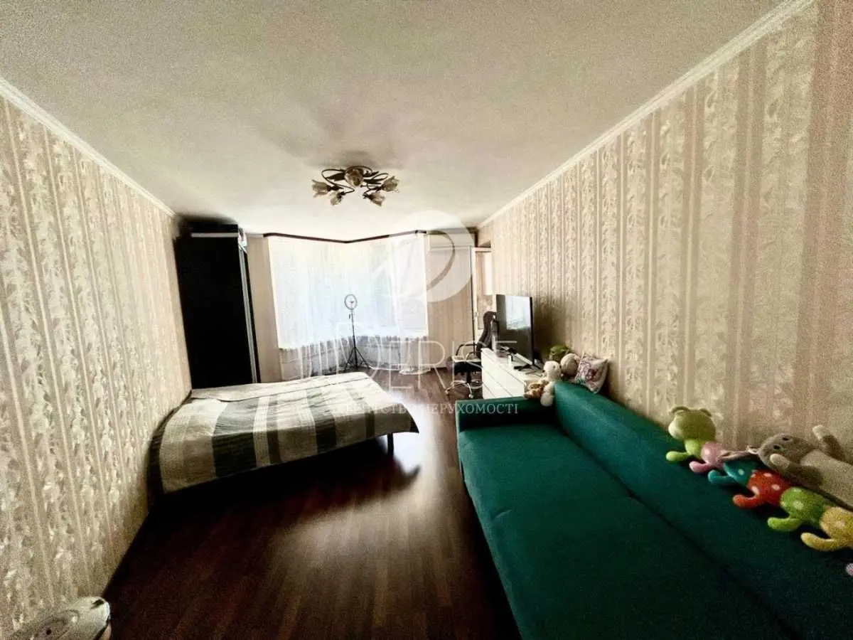 Фото Продаю 1 кімнатну квартиру, 50 кв. м, Срібнокільська вул. 20 Київ, ціна: 75000 USD, код 6525