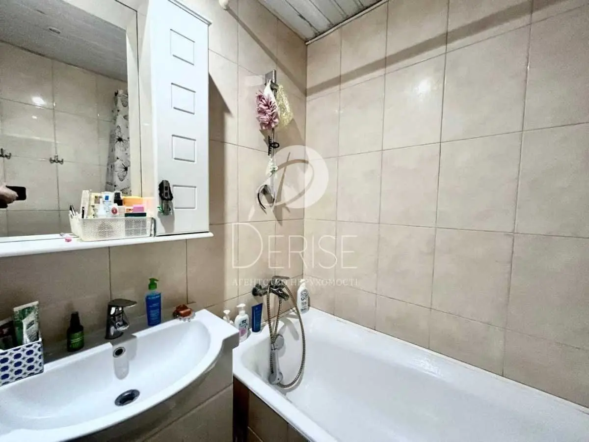 Фото Продаю 1 кімнатну квартиру, 50 кв. м, Срібнокільська вул. 20 Київ, ціна: 75000 USD, код 6525