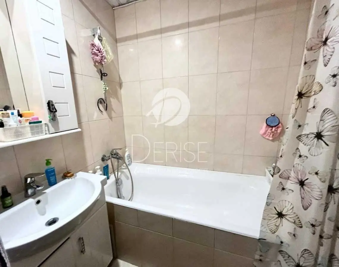 Фото Продаю 1 кімнатну квартиру, 50 кв. м, Срібнокільська вул. 20 Київ, ціна: 75000 USD, код 6525