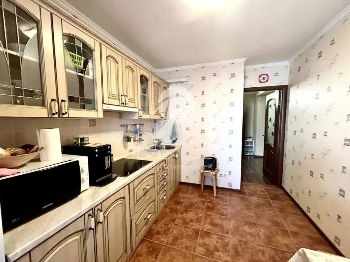 Фото Продаю 1 кімнатну квартиру, 50 кв. м, Срібнокільська вул. 20 Київ, ціна: 75000 USD, код 6525