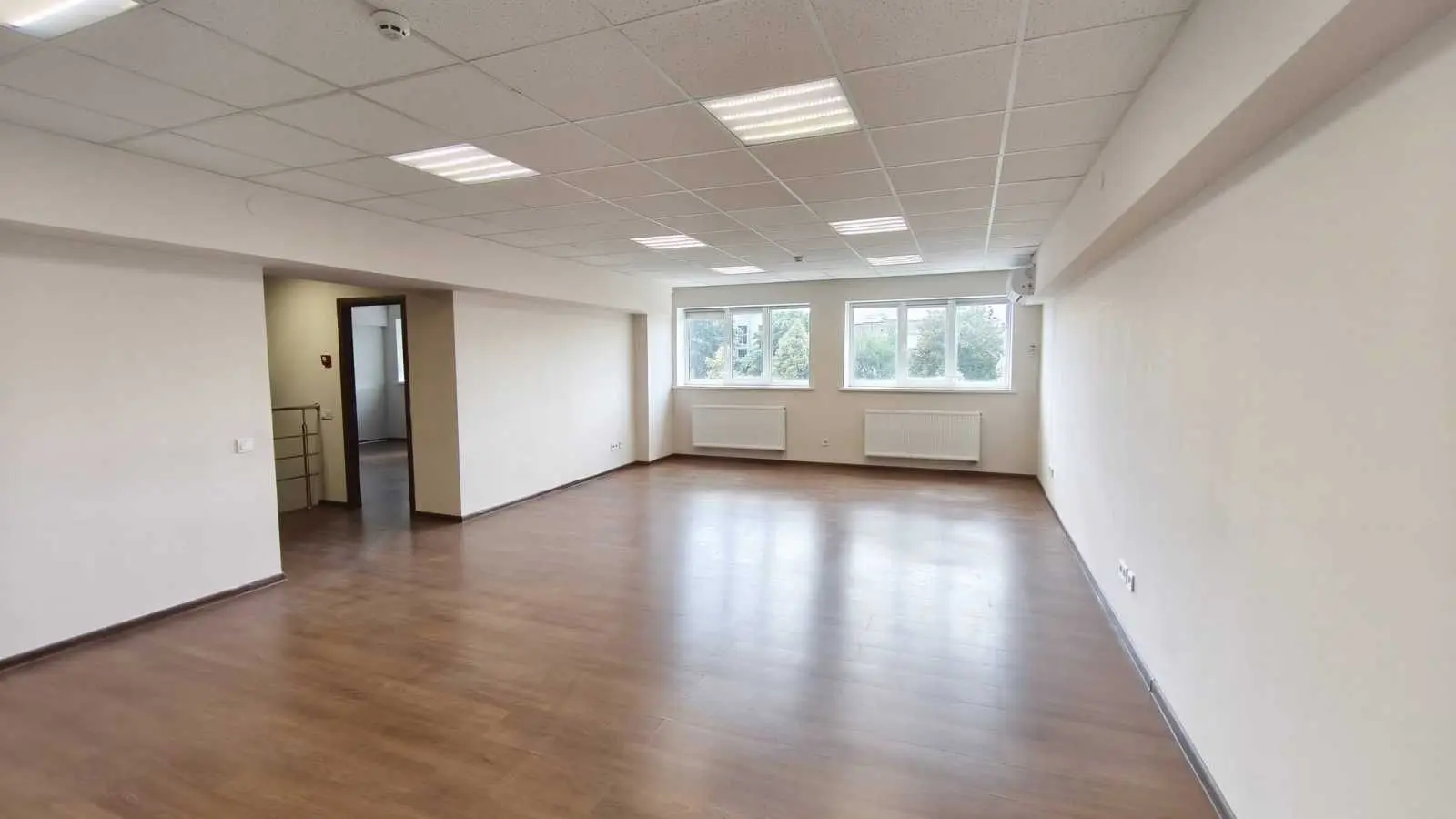 Фото Орендувати офіс, Садова вул. 2 Львів в довгострокову оренду, ціна: 1450 USD, код 6540