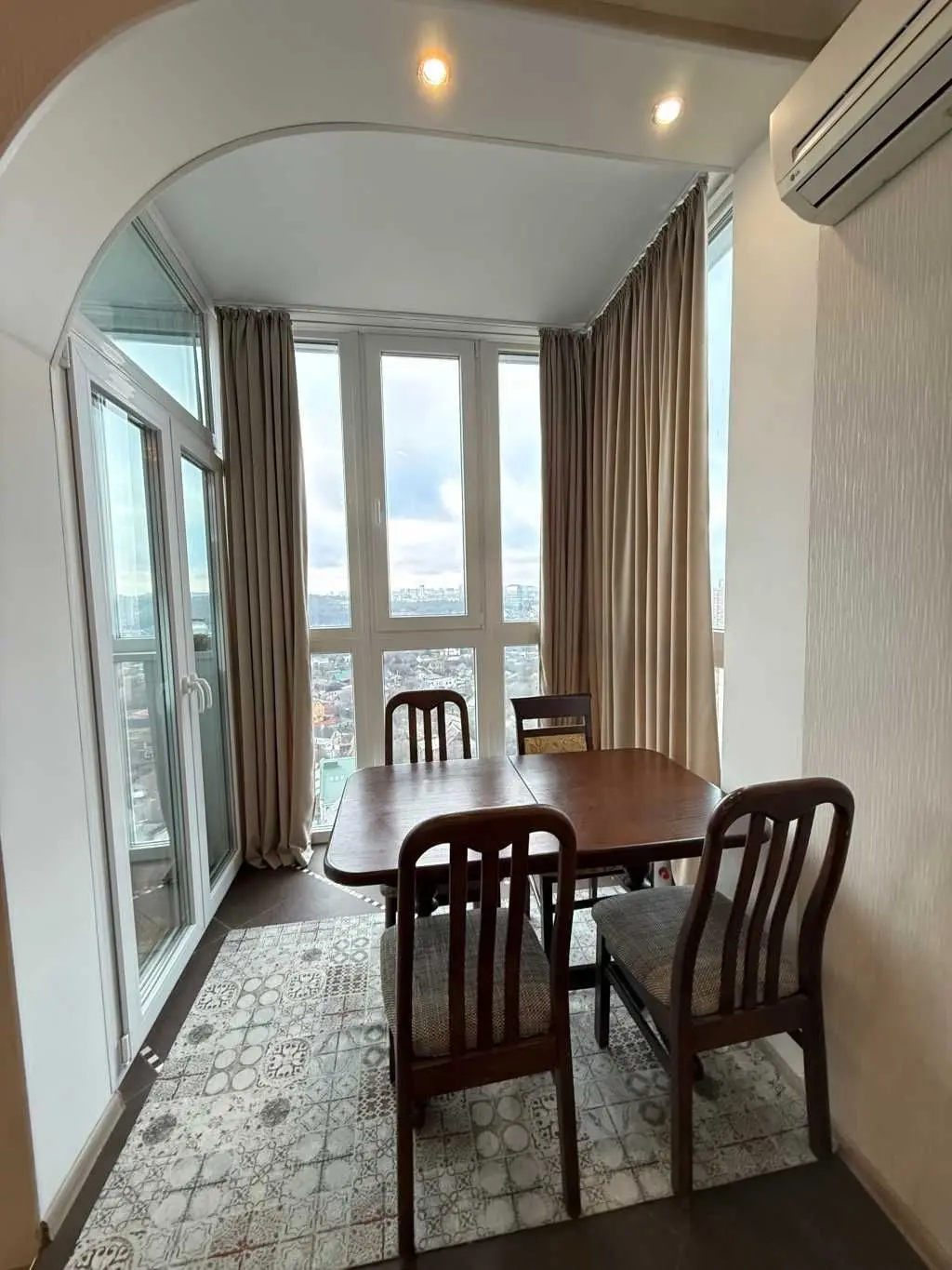 Фото Selling a 3-room apartment, 112 sq.m., Nauky Avenue 30 Kyiv, price: 190000 USD, code 6558