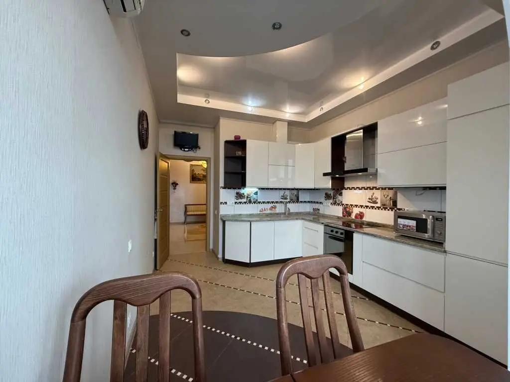Фото Selling a 3-room apartment, 112 sq.m., Nauky Avenue 30 Kyiv, price: 190000 USD, code 6558