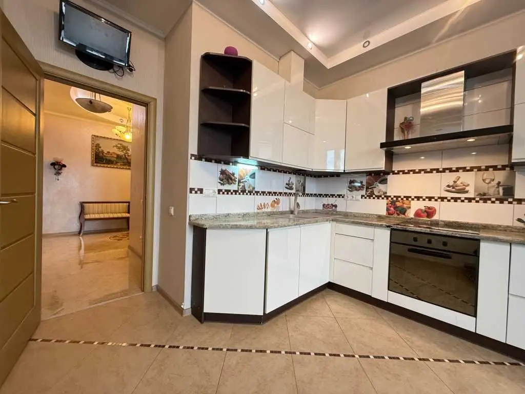 Фото Selling a 3-room apartment, 112 sq.m., Nauky Avenue 30 Kyiv, price: 190000 USD, code 6558
