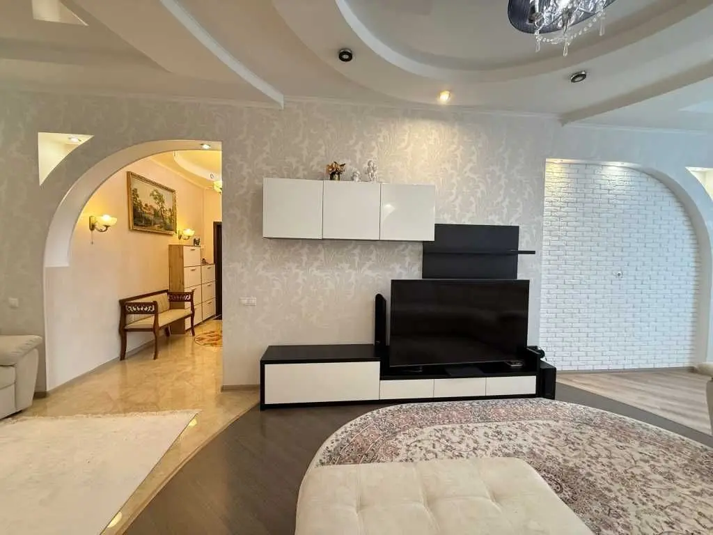 Фото Selling a 3-room apartment, 112 sq.m., Nauky Avenue 30 Kyiv, price: 190000 USD, code 6558