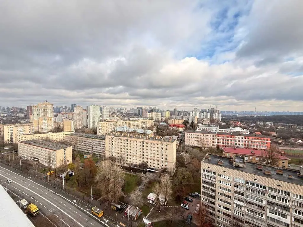 Фото Selling a 3-room apartment, 112 sq.m., Nauky Avenue 30 Kyiv, price: 190000 USD, code 6558