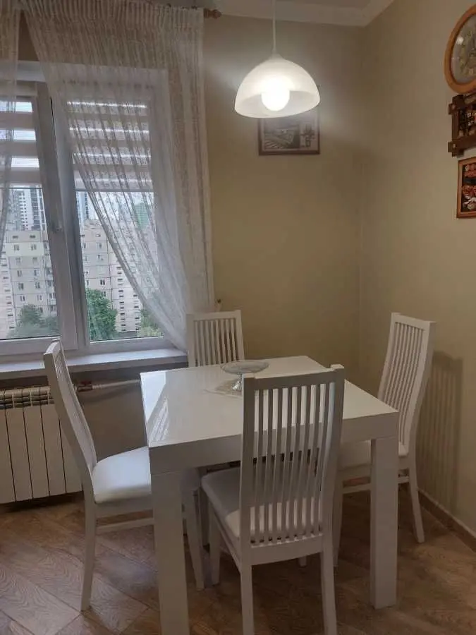 Фото Зняти 1 кімнатну квартиру, Харківське шосе 180/21 Київ в довгострокову оренду, ціна: 13000 UAH, код 6563