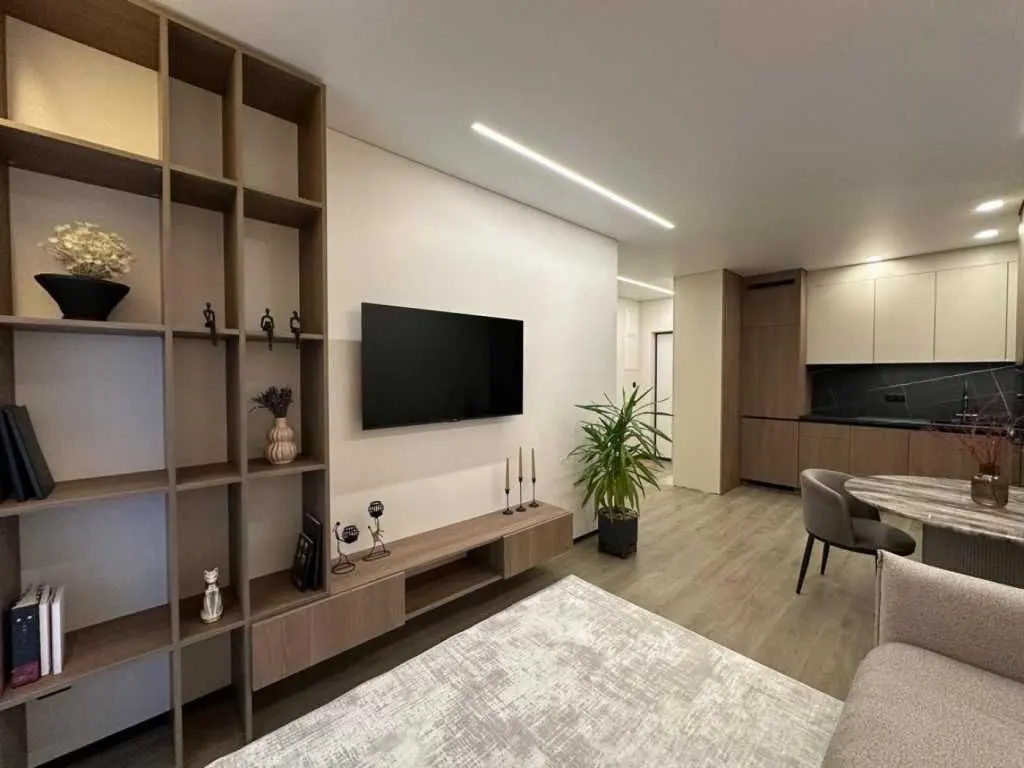 Фото Selling a 1-room apartment, 41 sq.m., Mykhaila Maksymovycha Street (Onufriia Trutenka Street)  Kyiv, price: 123000 USD, code 6607