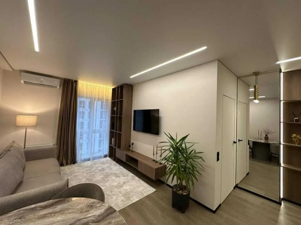 Фото Selling a 1-room apartment, 41 sq.m., Mykhaila Maksymovycha Street (Onufriia Trutenka Street)  Kyiv, price: 123000 USD, code 6607
