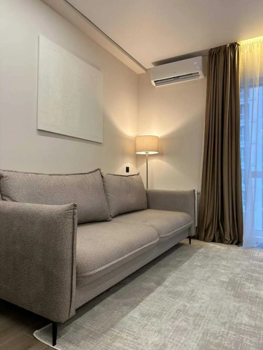 Фото Selling a 1-room apartment, 41 sq.m., Mykhaila Maksymovycha Street (Onufriia Trutenka Street)  Kyiv, price: 123000 USD, code 6607