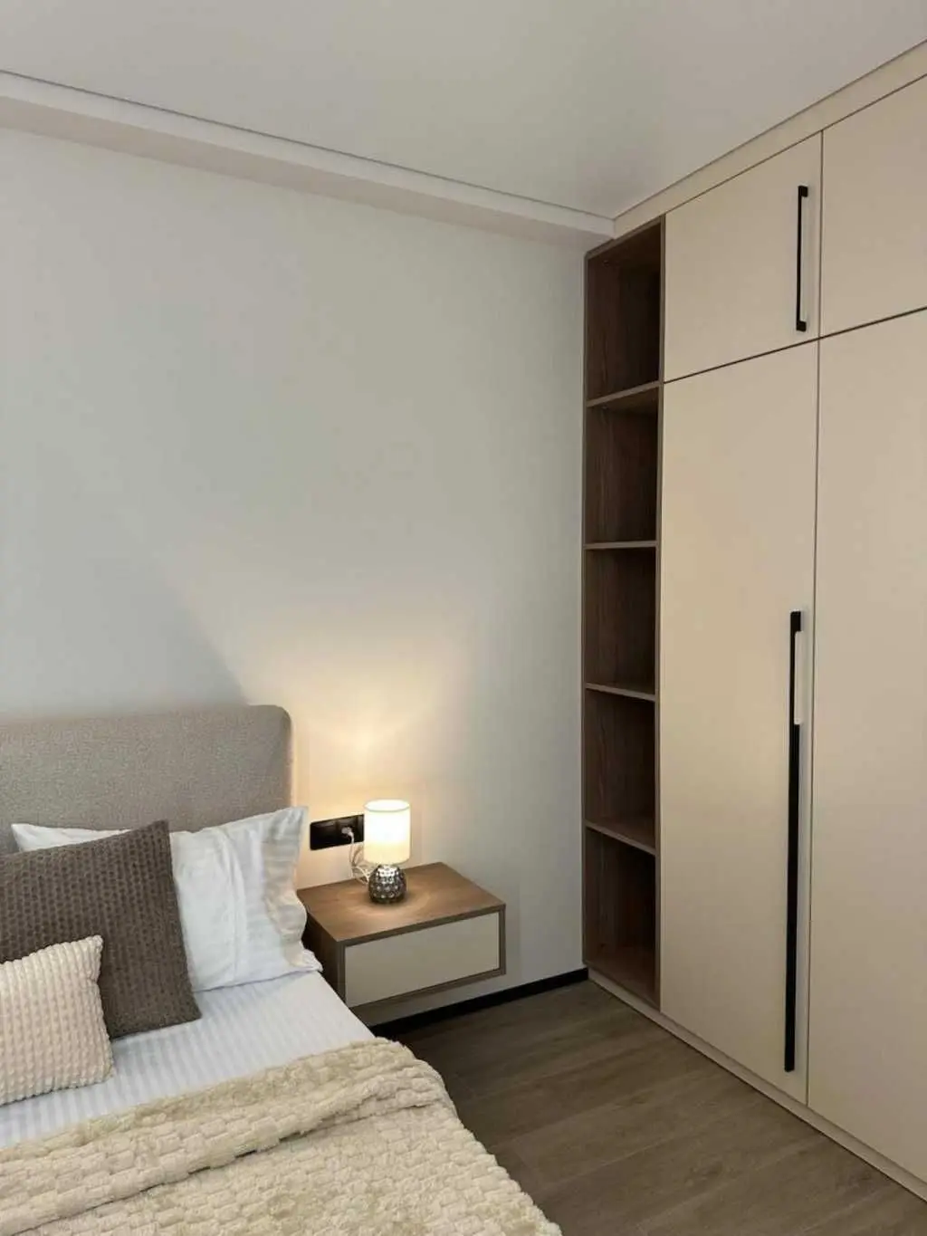 Фото Selling a 1-room apartment, 41 sq.m., Mykhaila Maksymovycha Street (Onufriia Trutenka Street)  Kyiv, price: 123000 USD, code 6607