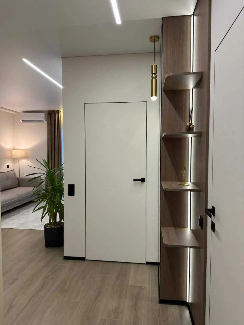 Фото Selling a 1-room apartment, 41 sq.m., Mykhaila Maksymovycha Street (Onufriia Trutenka Street)  Kyiv, price: 123000 USD, code 6607