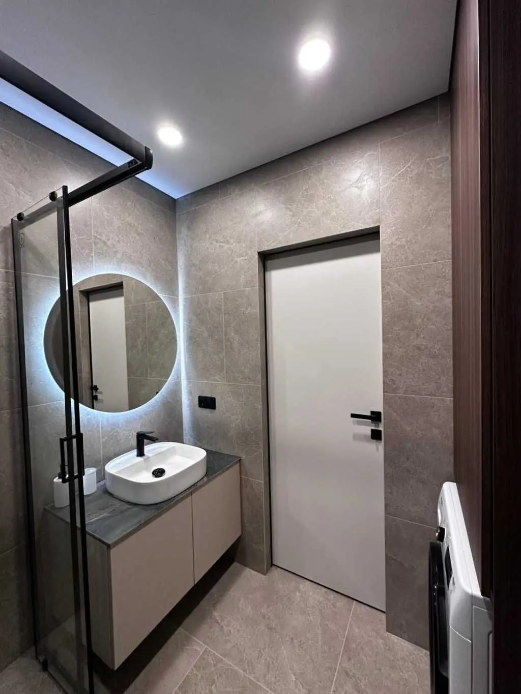 Фото Selling a 1-room apartment, 41 sq.m., Mykhaila Maksymovycha Street (Onufriia Trutenka Street)  Kyiv, price: 126000 USD, code 6608