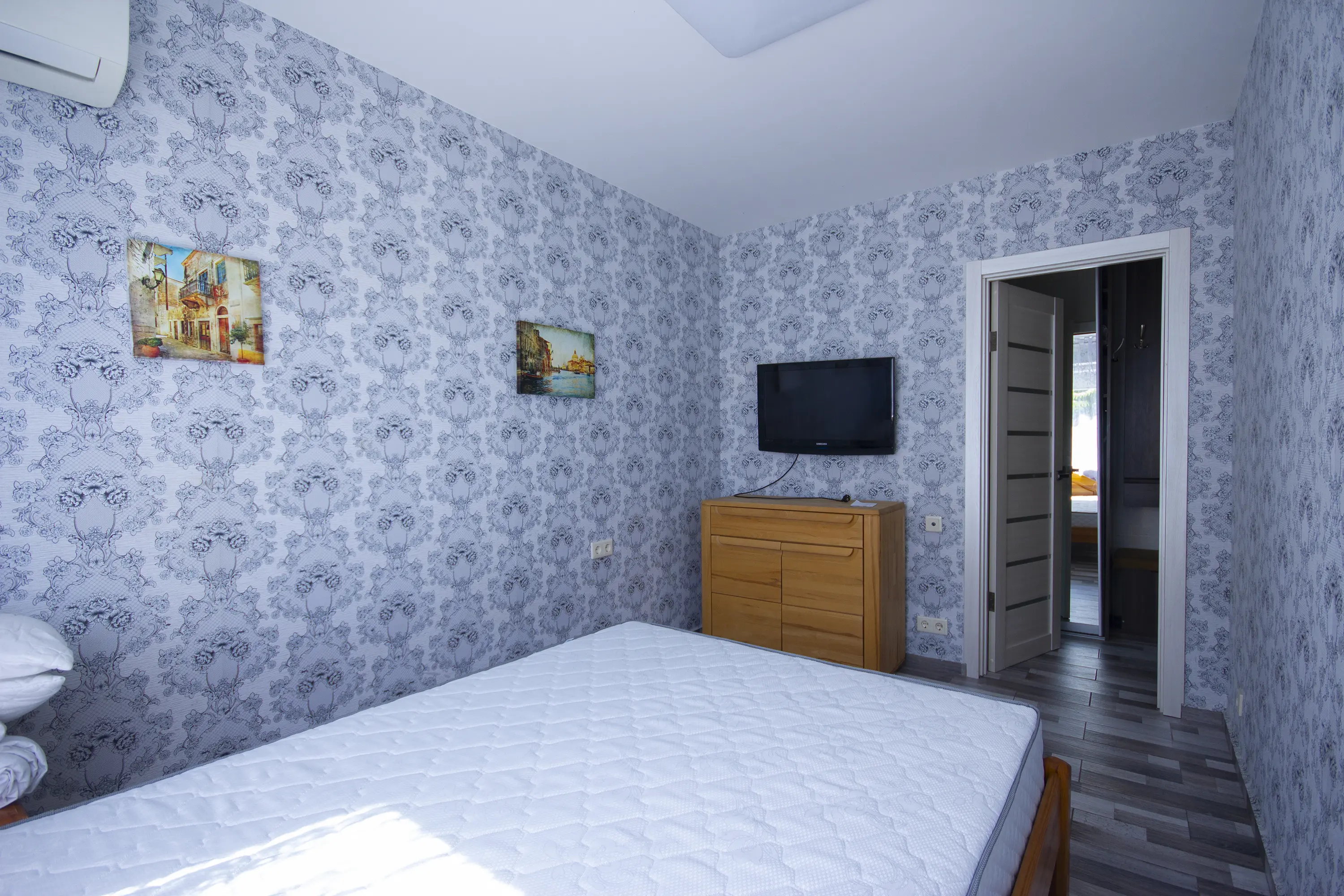 Фото Rent a 2-room apartment, Marazliivska Street 1 Odesa for long-term rent, price: 400 $, code 6609