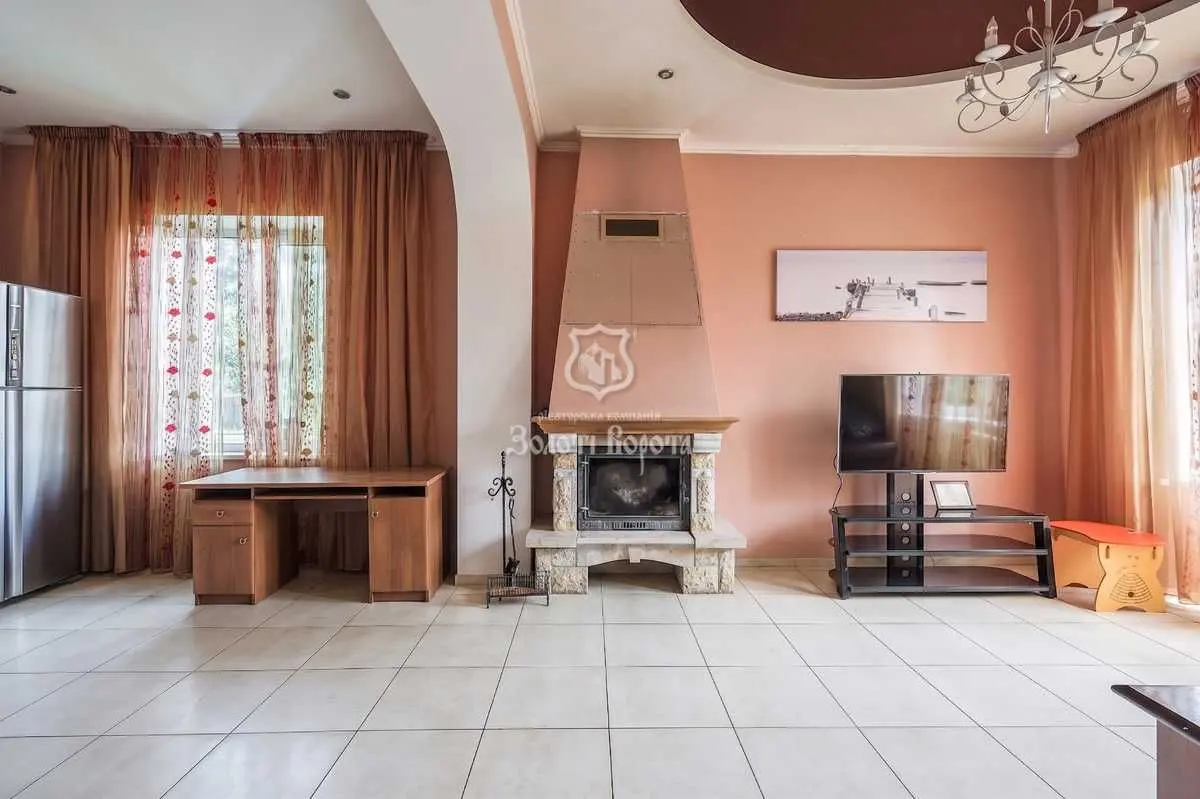 Фото Продаю дом, 270 кв. м, Садовая ул.  Киев, цена: 255000 USD, код 6629