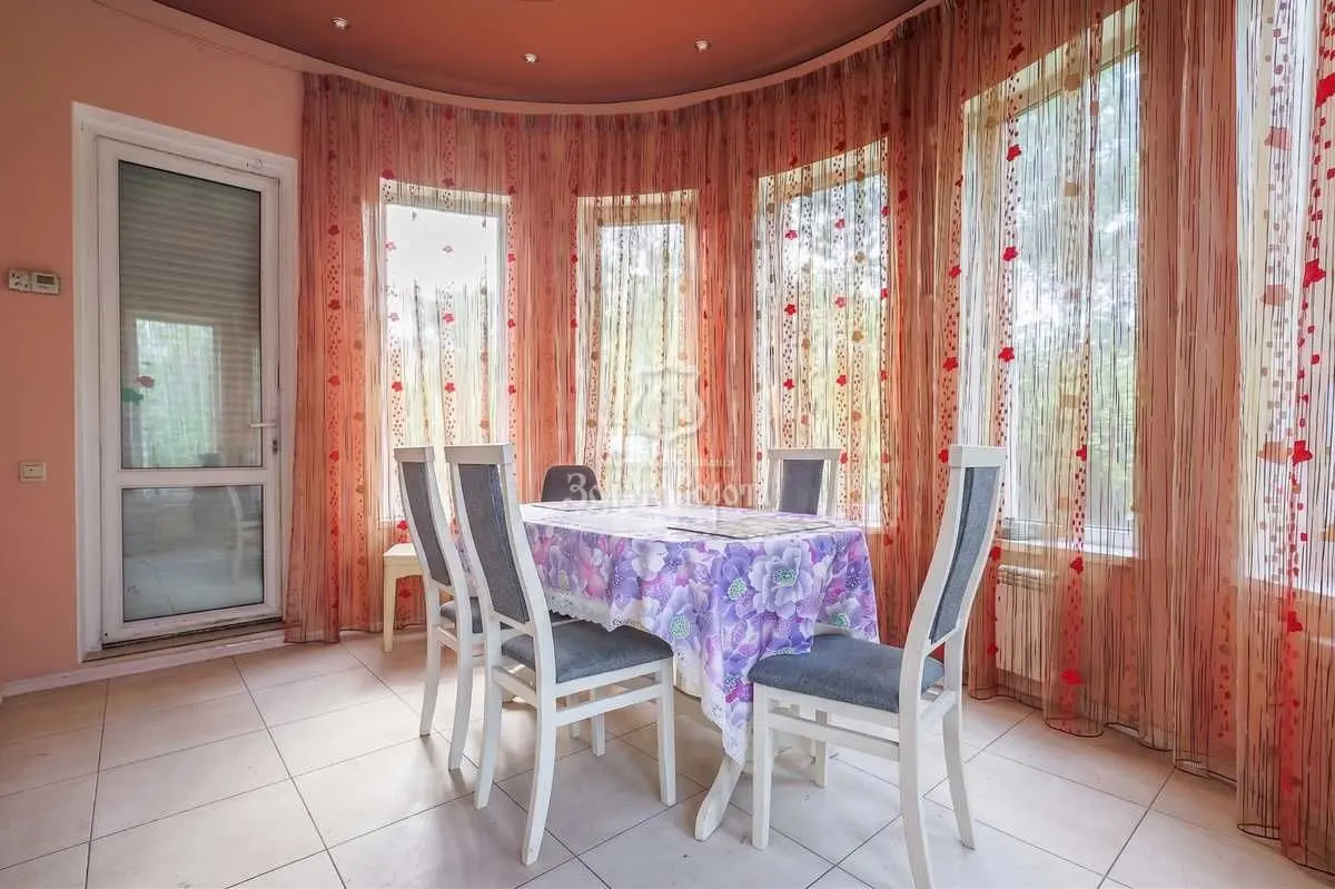Фото Продаю дом, 270 кв. м, Садовая ул.  Киев, цена: 255000 USD, код 6629