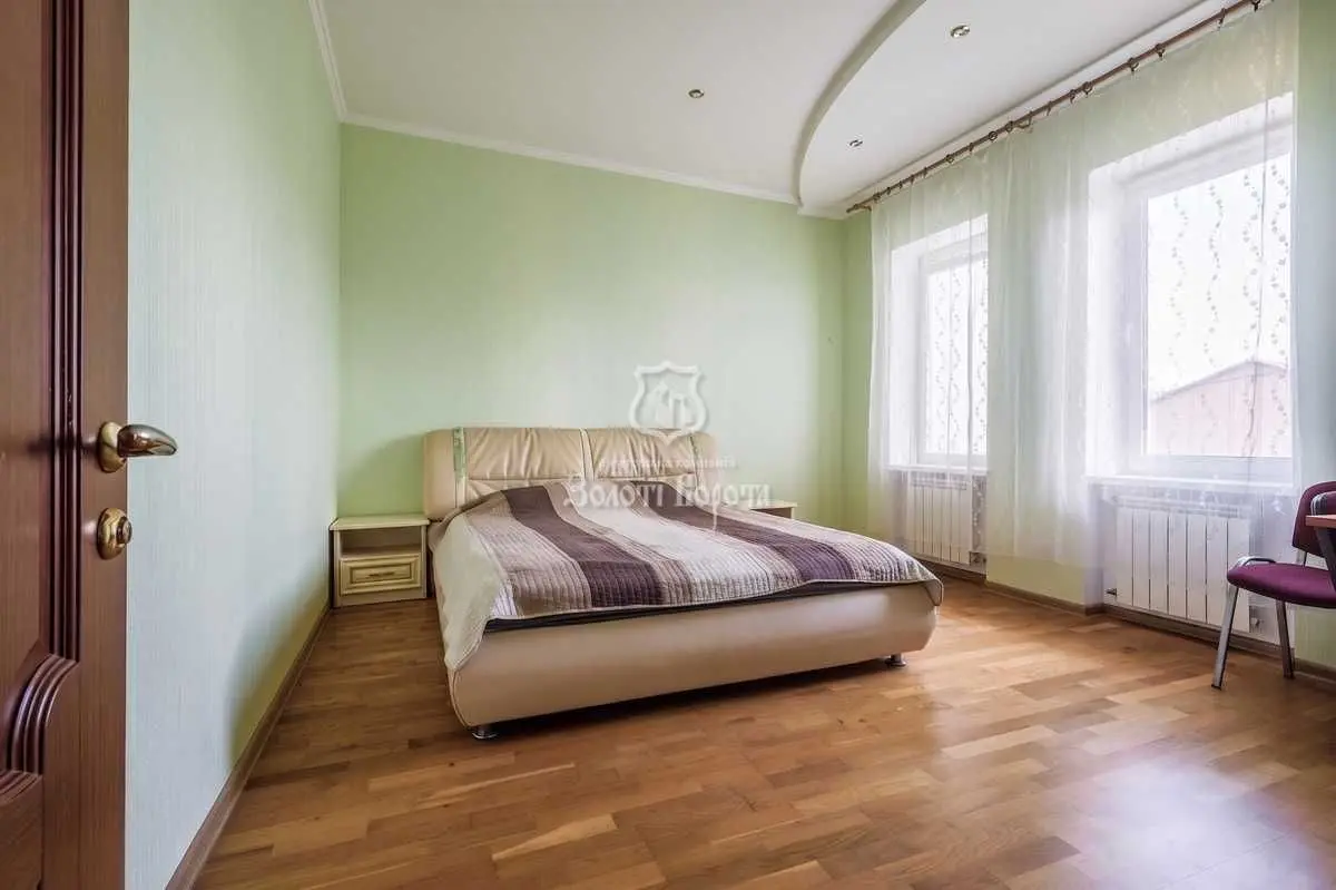 Фото Продаю дом, 270 кв. м, Садовая ул.  Киев, цена: 255000 USD, код 6629