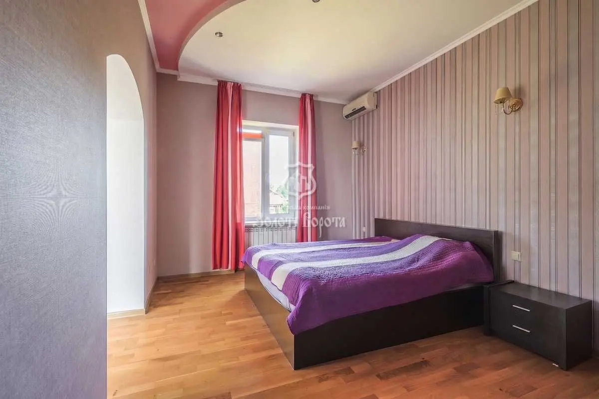 Фото Продаю дом, 270 кв. м, Садовая ул.  Киев, цена: 255000 USD, код 6629
