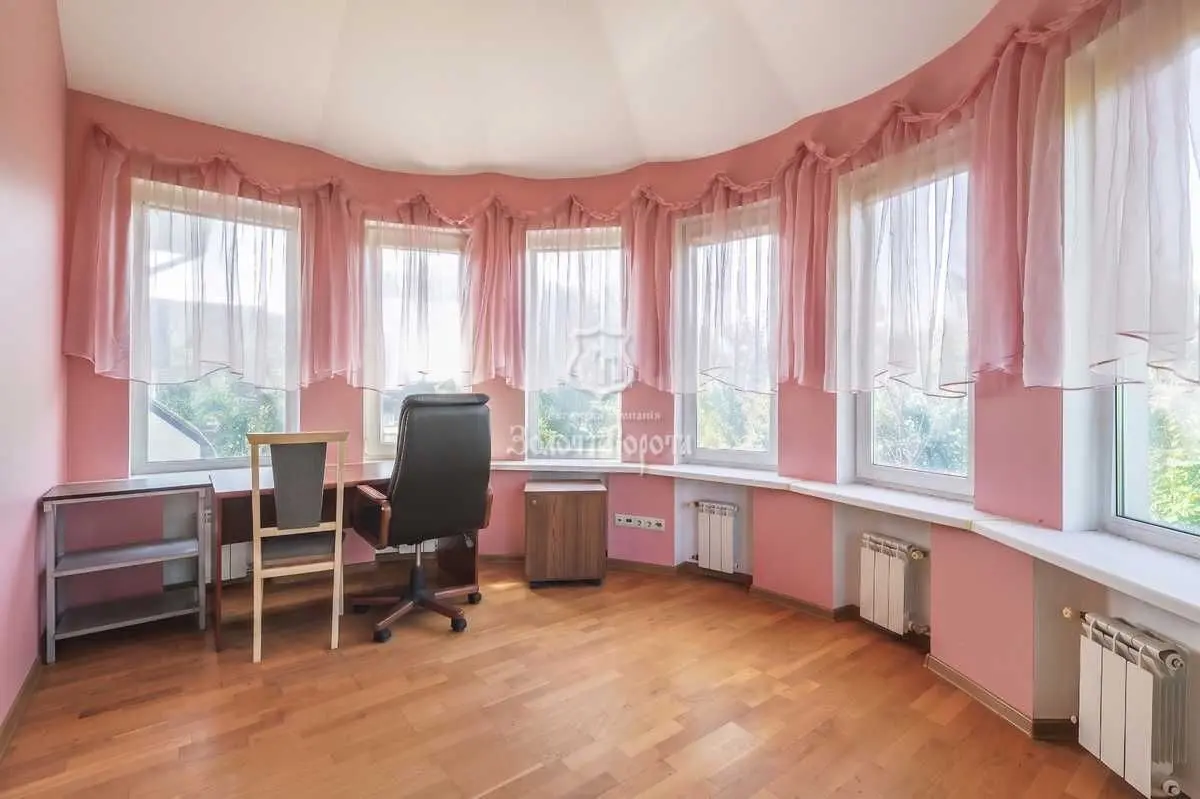Фото Продаю дом, 270 кв. м, Садовая ул.  Киев, цена: 255000 USD, код 6629
