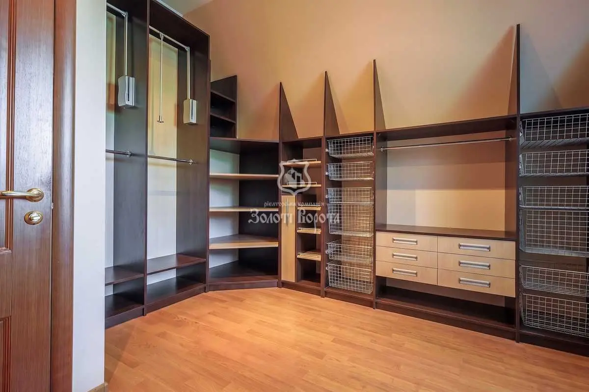 Фото Продаю дом, 270 кв. м, Садовая ул.  Киев, цена: 255000 USD, код 6629
