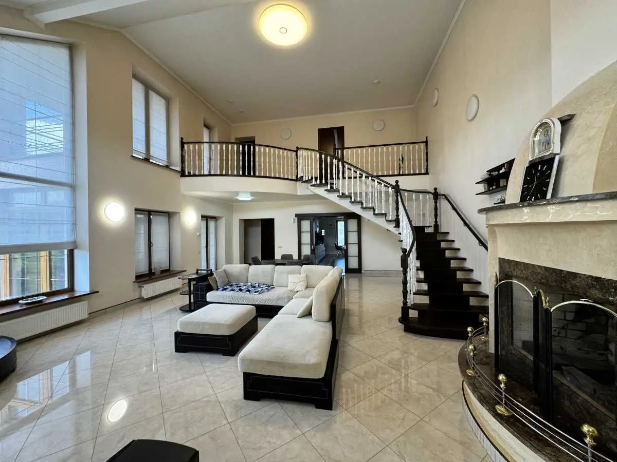 Фото Продаю будинок, 380 кв. м, Центральна вул.  Київ, ціна: 275000 USD, код 6633