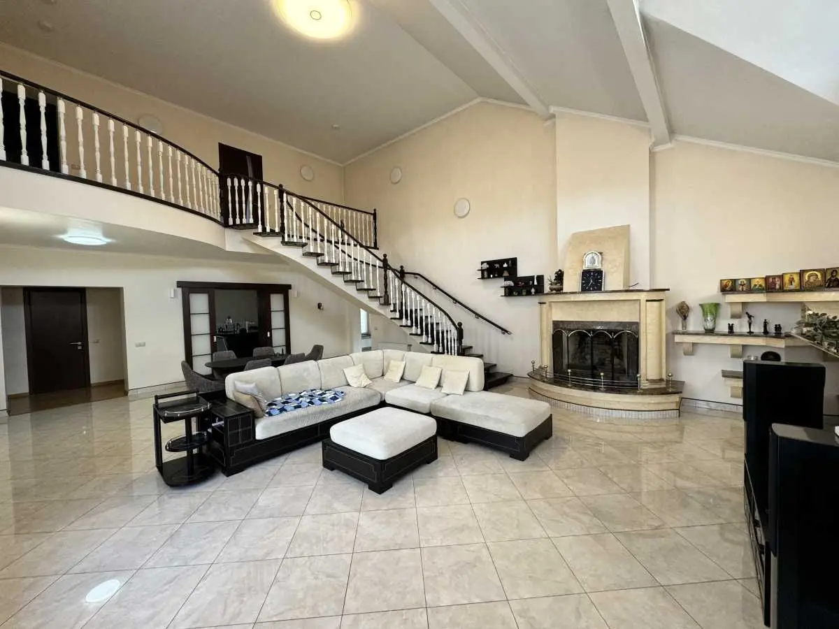 Фото Продаю будинок, 380 кв. м, Центральна вул.  Київ, ціна: 275000 USD, код 6633