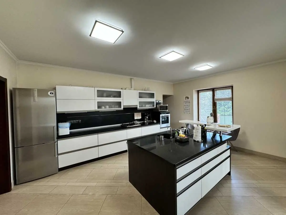 Фото Продаю будинок, 380 кв. м, Центральна вул.  Київ, ціна: 275000 USD, код 6633