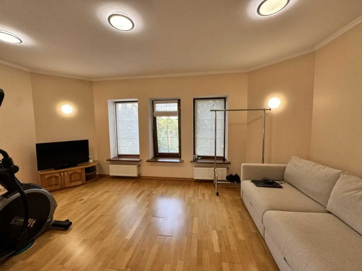 Фото Продаю будинок, 380 кв. м, Центральна вул.  Київ, ціна: 275000 USD, код 6633