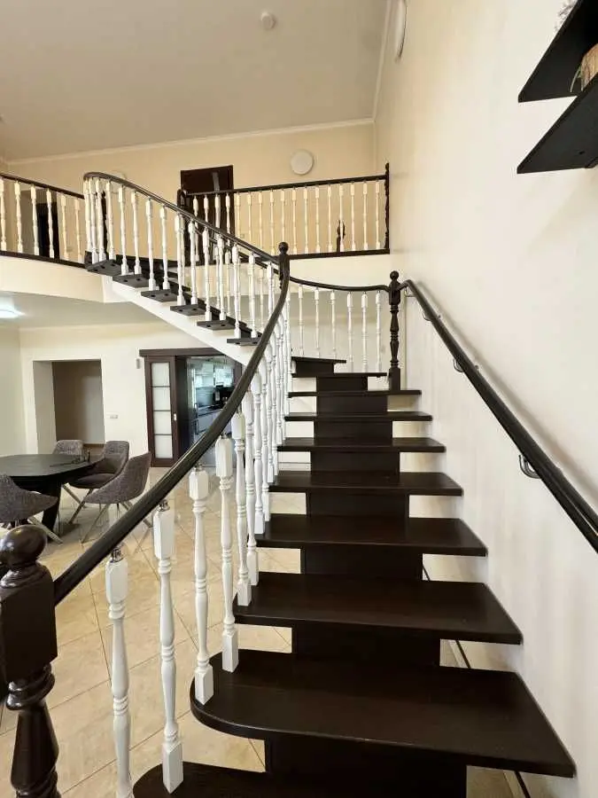 Фото Продаю будинок, 380 кв. м, Центральна вул.  Київ, ціна: 275000 USD, код 6633