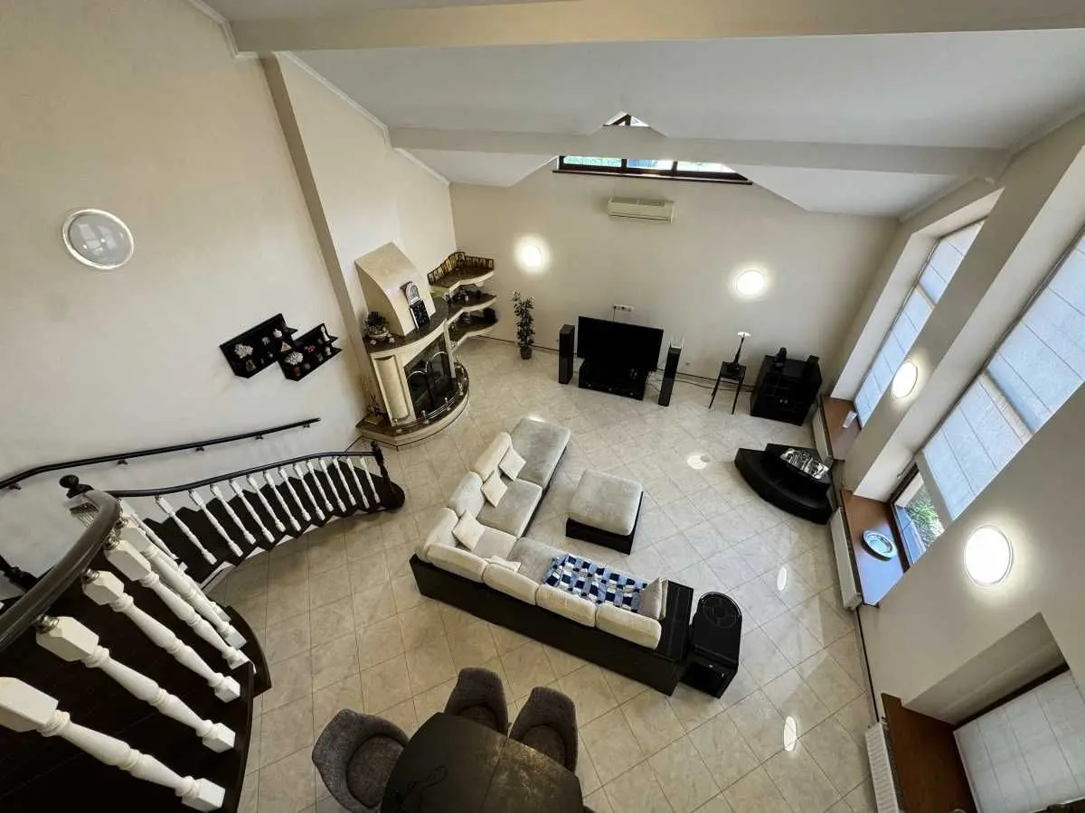 Фото Продаю будинок, 380 кв. м, Центральна вул.  Київ, ціна: 275000 USD, код 6633