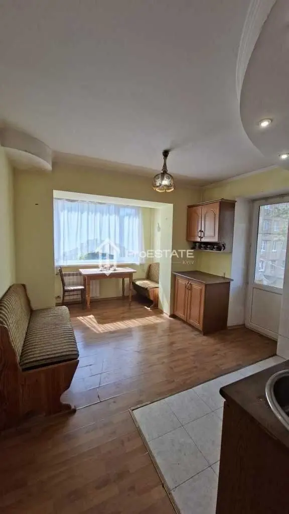 Фото Продаю 1 кімнатну квартиру, 48 кв. м, Тампере вул. 8а Київ, ціна: 55000 USD, код 6646