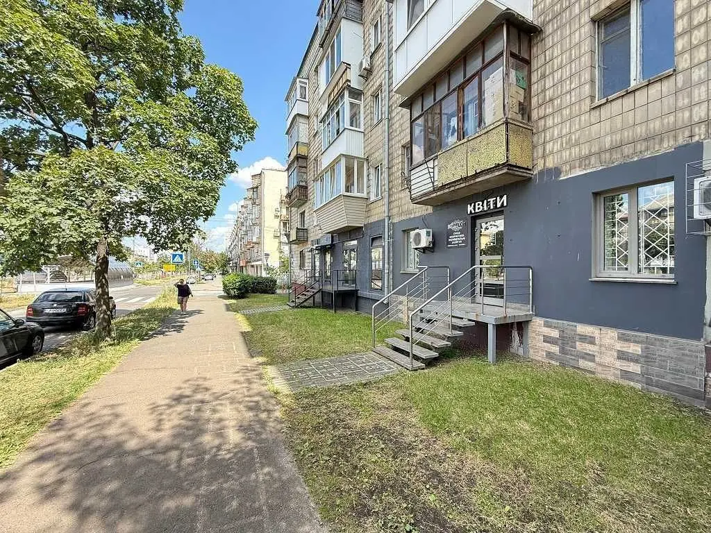 Фото Rent a retail space, Sobornosti avenue 7 Kyiv for long-term rent, price: 500 UAH, code 6659