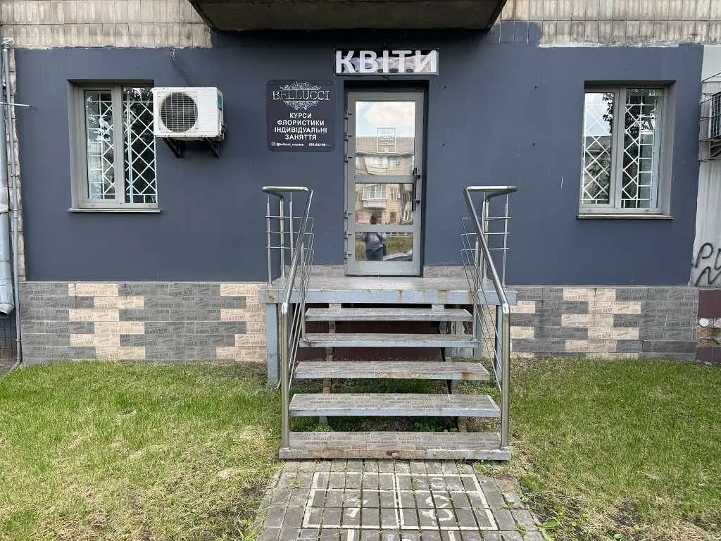Фото Rent a retail space, Sobornosti avenue 7 Kyiv for long-term rent, price: 500 UAH, code 6659