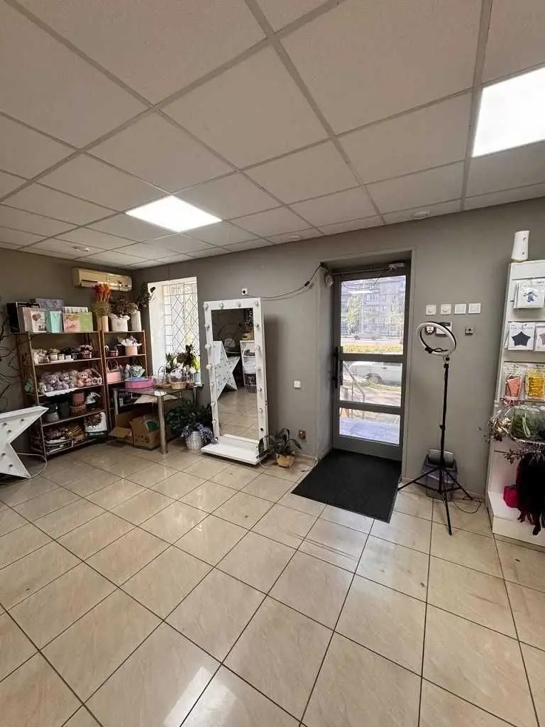 Фото Rent a retail space, Sobornosti avenue 7 Kyiv for long-term rent, price: 500 UAH, code 6659