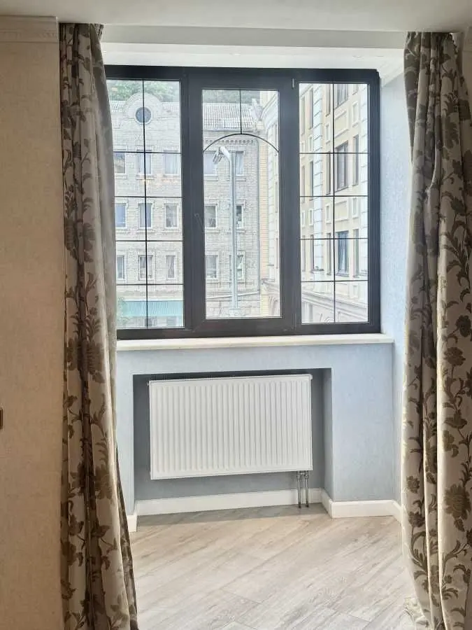 Фото Selling a 4-room apartment, 131 sq.m., Yaroslavskyi Lane 4 Kyiv, price: 250000 USD, code 6663