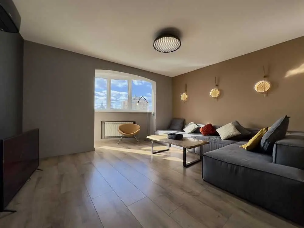 Фото Продаю 1 кімнатну квартиру, 60 кв. м, Урлівська вул. 11А Київ, ціна: 97500 USD, код 6667