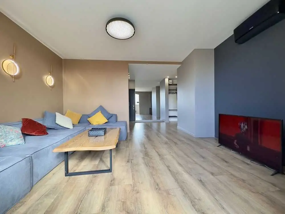 Фото Продаю 1 кімнатну квартиру, 60 кв. м, Урлівська вул. 11А Київ, ціна: 97500 USD, код 6667