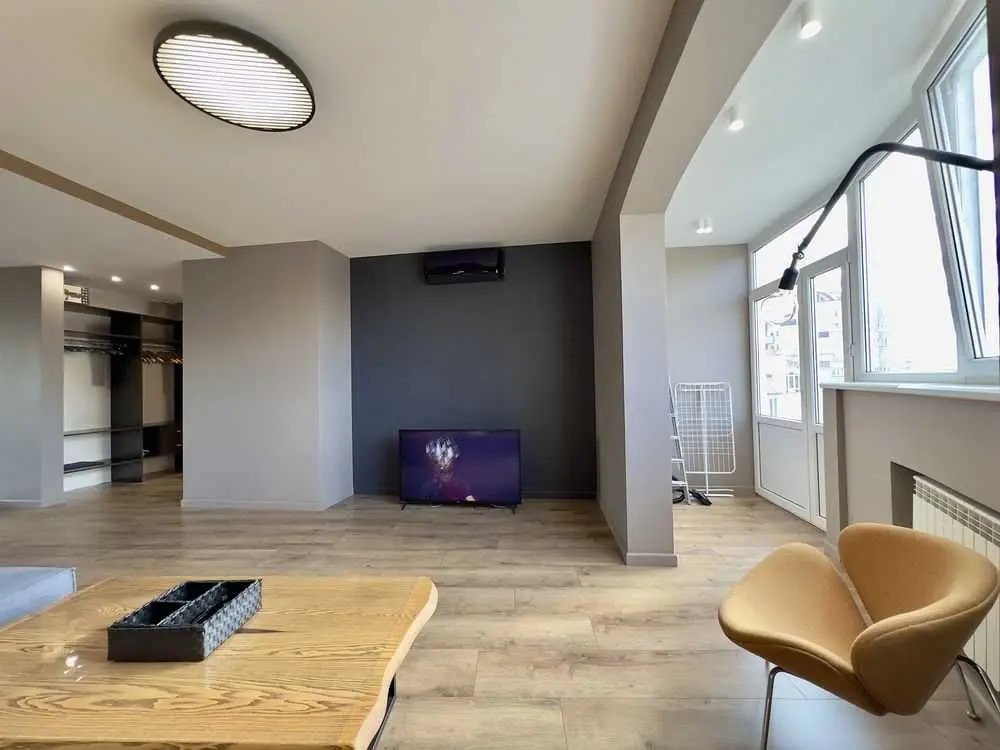 Фото Продаю 1 кімнатну квартиру, 60 кв. м, Урлівська вул. 11А Київ, ціна: 97500 USD, код 6667