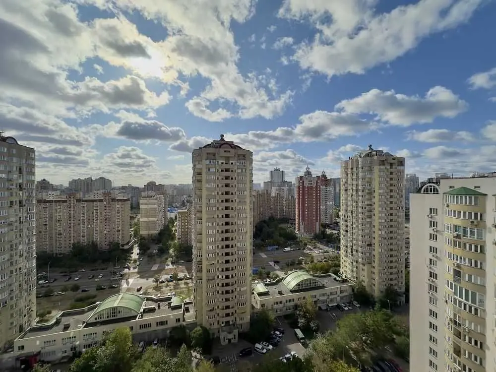 Фото Продаю 1 кімнатну квартиру, 60 кв. м, Урлівська вул. 11А Київ, ціна: 97500 USD, код 6667
