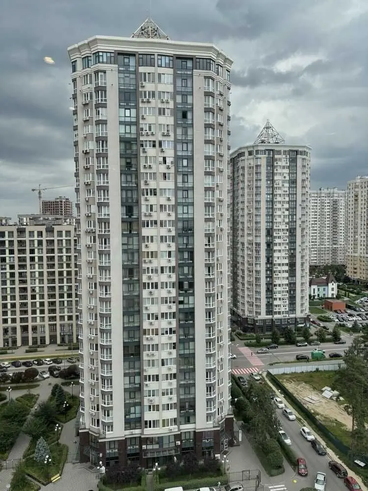 Фото Продаю 2 кімнатну квартиру, 84 кв. м, В’ячеслава Чорновола вул. 11 Бровари, ціна: 119000 USD, код 6668
