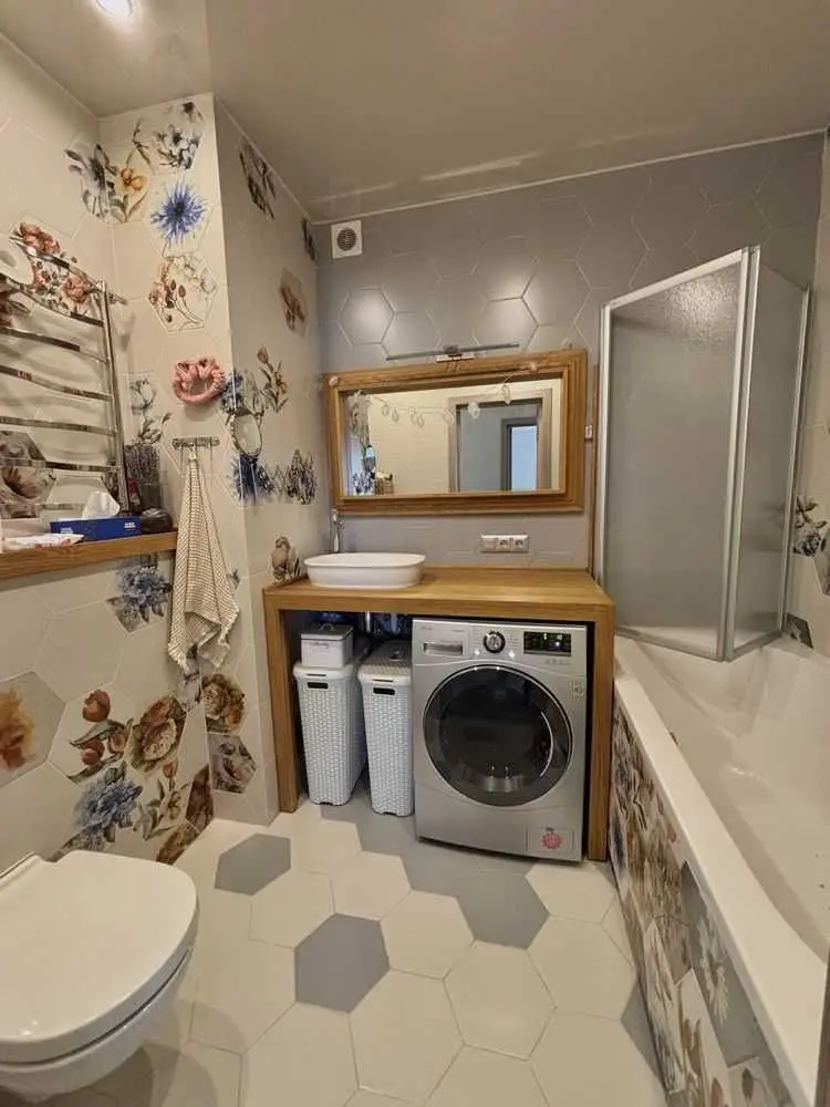 Фото Продаю 2 кімнатну квартиру, 84 кв. м, В’ячеслава Чорновола вул. 11 Бровари, ціна: 119000 USD, код 6668